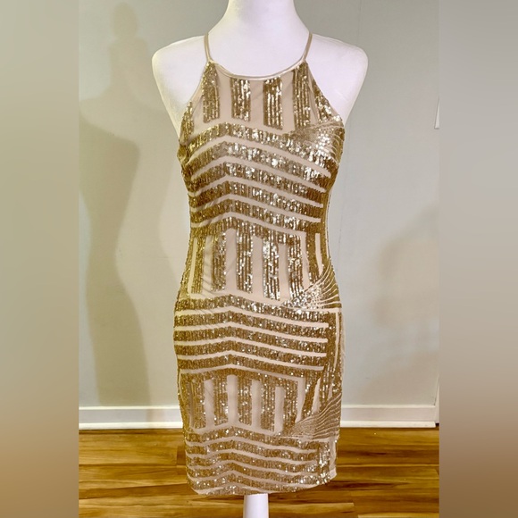 Sequin Hearts Dresses & Skirts - EUC, Sequin Hearts Gold Sequin Halter Minidress, Size Junior’s 3
